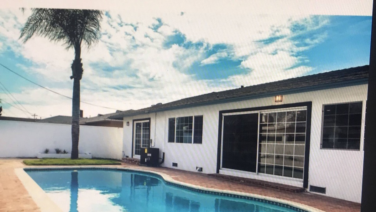 Gardena House | Beautifully remodeled, contemporary but inviting and cozy !!