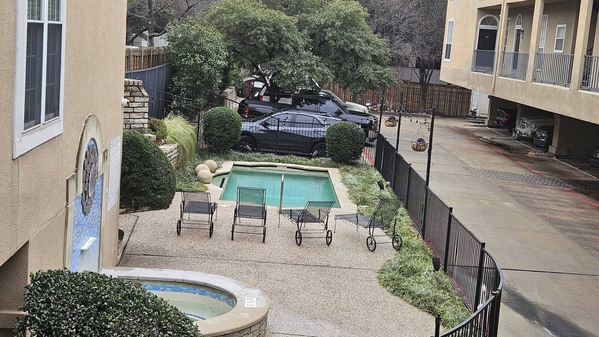 Turtle Creek Apartment | Beautifully remodeled condo 2b/2bth conveniently in West Village, Uptown Dallas