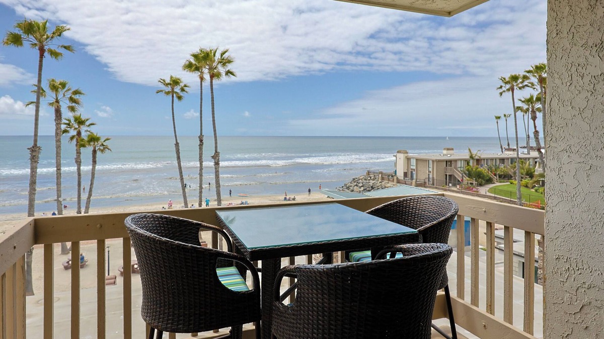 Townsite Condo | Beautifully remodeled two bedroom with panoramic ocean views!
