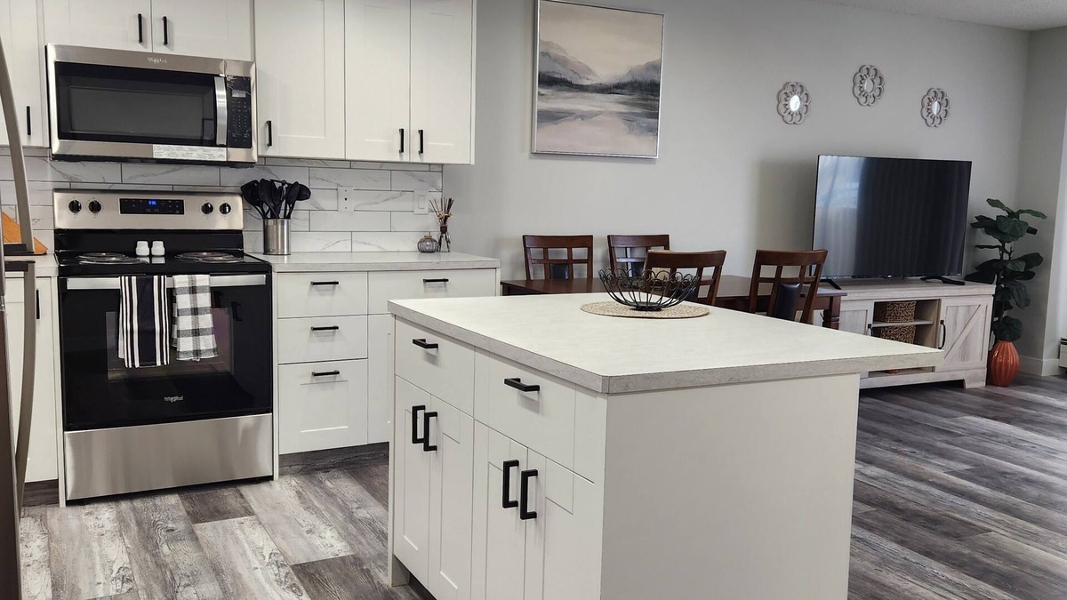Red Deer Condo | Beautifully Reno'd Two Bedroom Condo in Convenient Location at Checkmate Hill