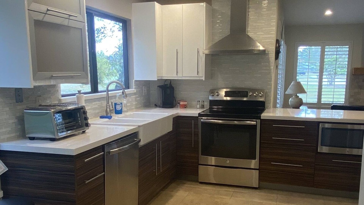 Fly In Spruce Creek House | Beautifully Renovated - Golf Views - Loads of Amenities - Minimum Stay Required