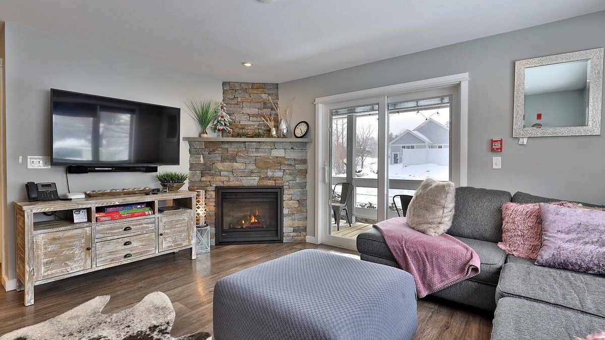 Killington Condo | Beautifully Renovated 2 Room, 2 Bath Suite in Killington. Shuttle and Ski Rental Discounts! 542