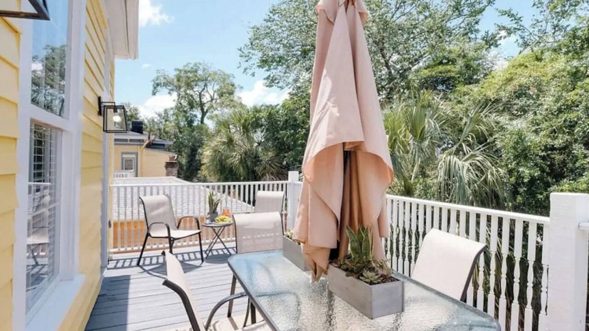 Historic Downtown Savannah House | Beautifully Renovated 5 bedroom 5 bath