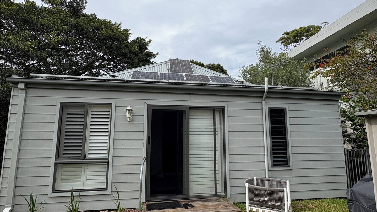 Bundeena House | Beautifully renovated 3 bedroom house 40 meters from Hordens Beach Bundeena