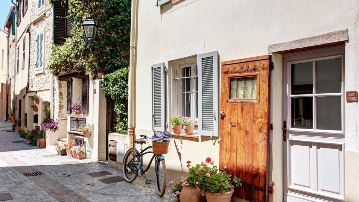 Antibes Old Town House | Beautifully renovated townhouse for 4 guests in Antibes with outdoor space.