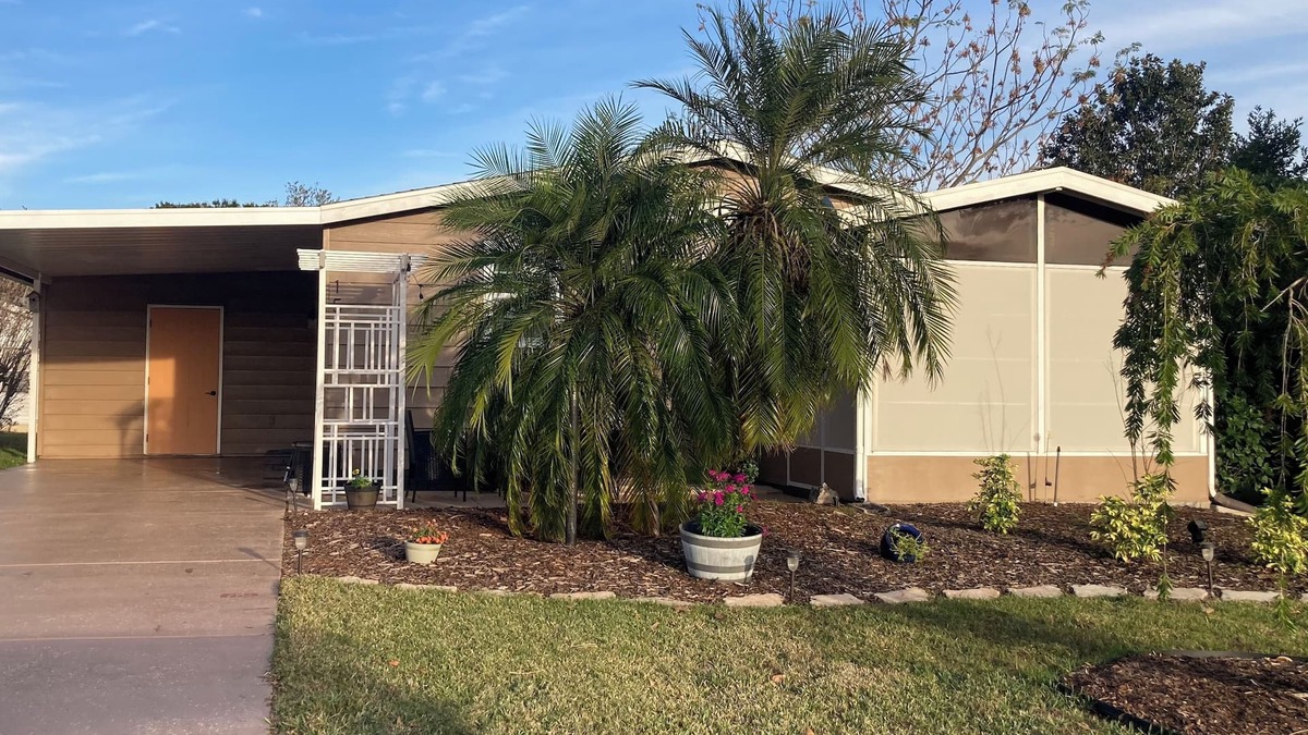 The Villages House | Beautifully renovated 2 bed- 2 bath home close to Spanish Springs Town Square