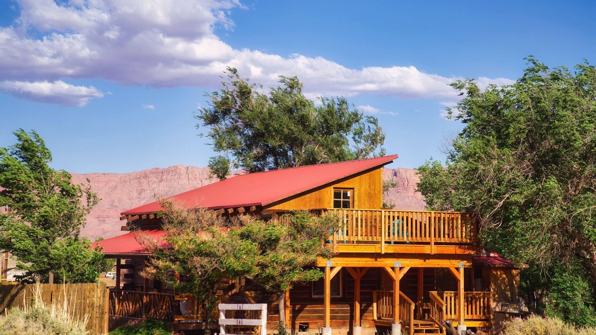 Marble Canyon Cabin | Beautifully restored cottage surrounded by Vermilion Cliffs