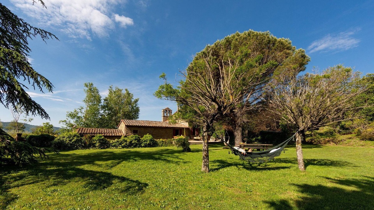 Cortona House | Beautifully restored 16th C farmhouse w/exclusive pool, woodlands, olive groves