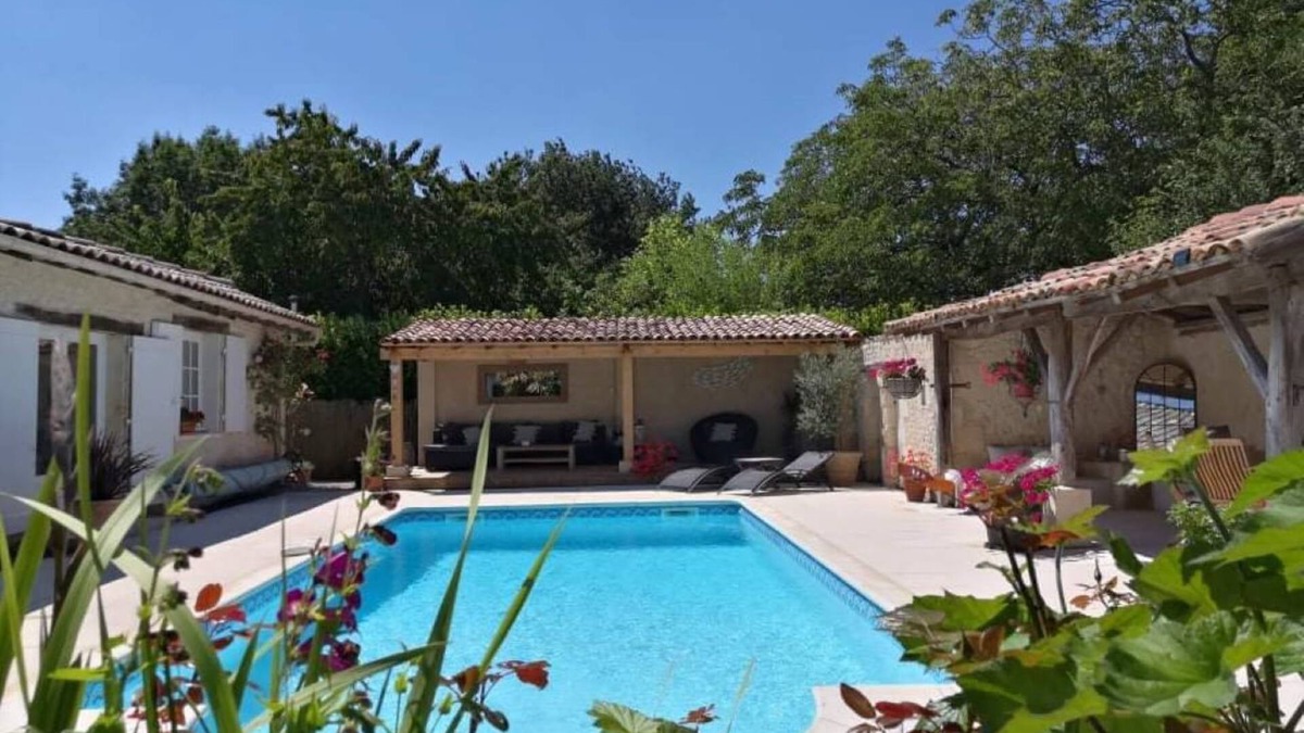 Expiremont House | Beautifully restored Charentaise house with private pool and stunning views