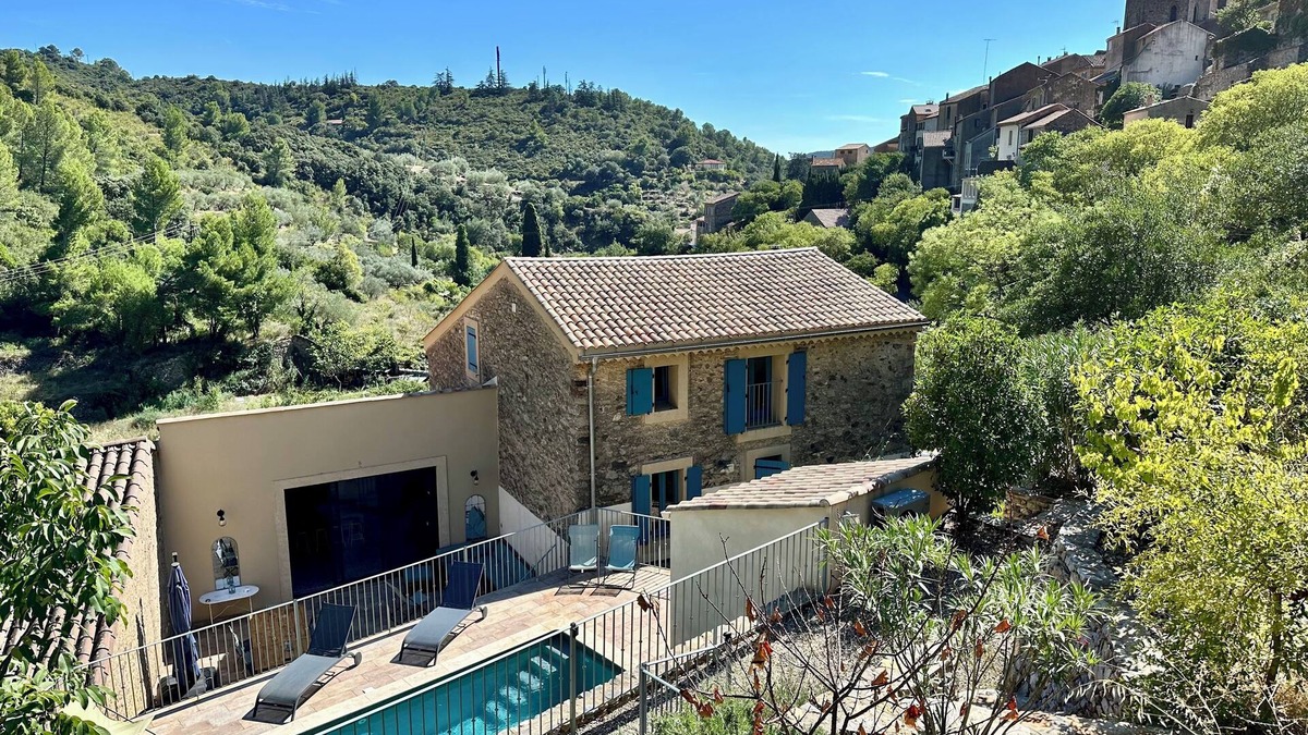Roquebrun House | Beautifully restored wine grower’s house with pool in stunning riverside village