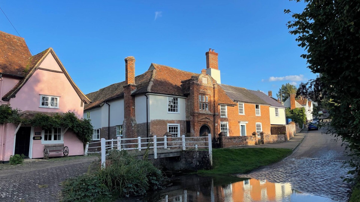 Ipswich House | Beautifully restored historic landmark property in idyllic Suffolk village