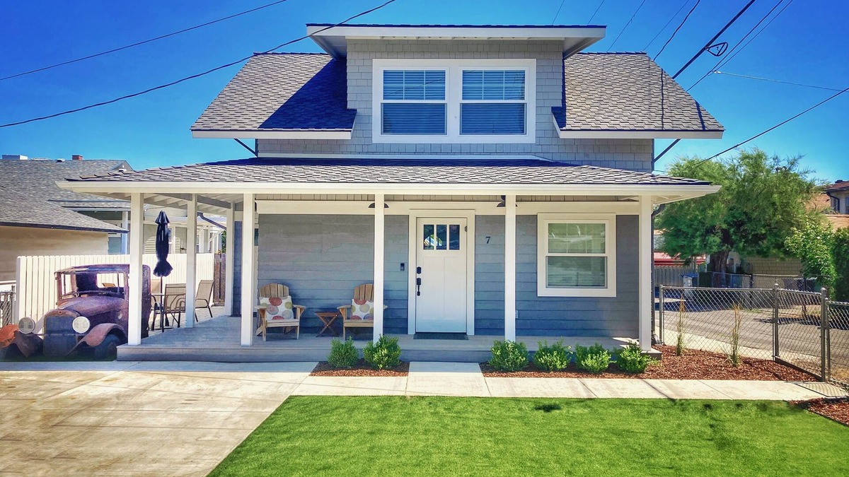 Yakima House | Beautifully Restored! Historical Charm, 3 Bed 2 Bath, Central Yakima Home!