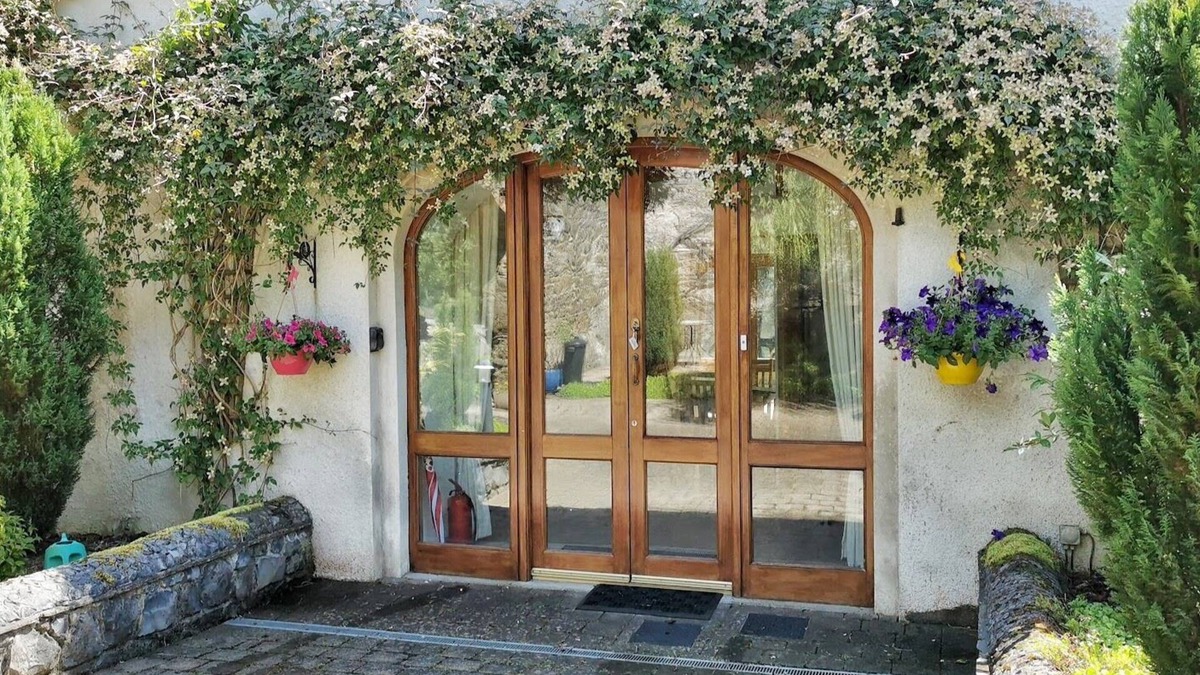 Woodstown Cottage | Beautifully Restored Coach House In Woodlands Overlooking the Suir Estuary