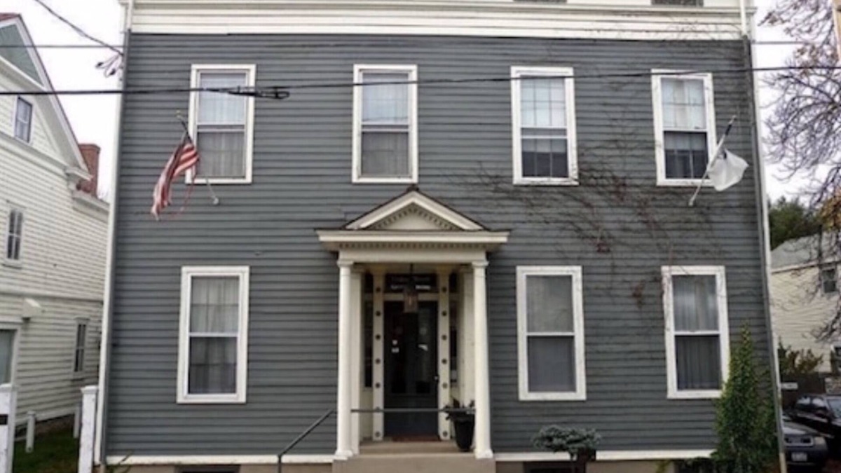 Hudson House | Beautifully Restored Multi-Family House in Downtown Hudson, NY - Sleeps 16+