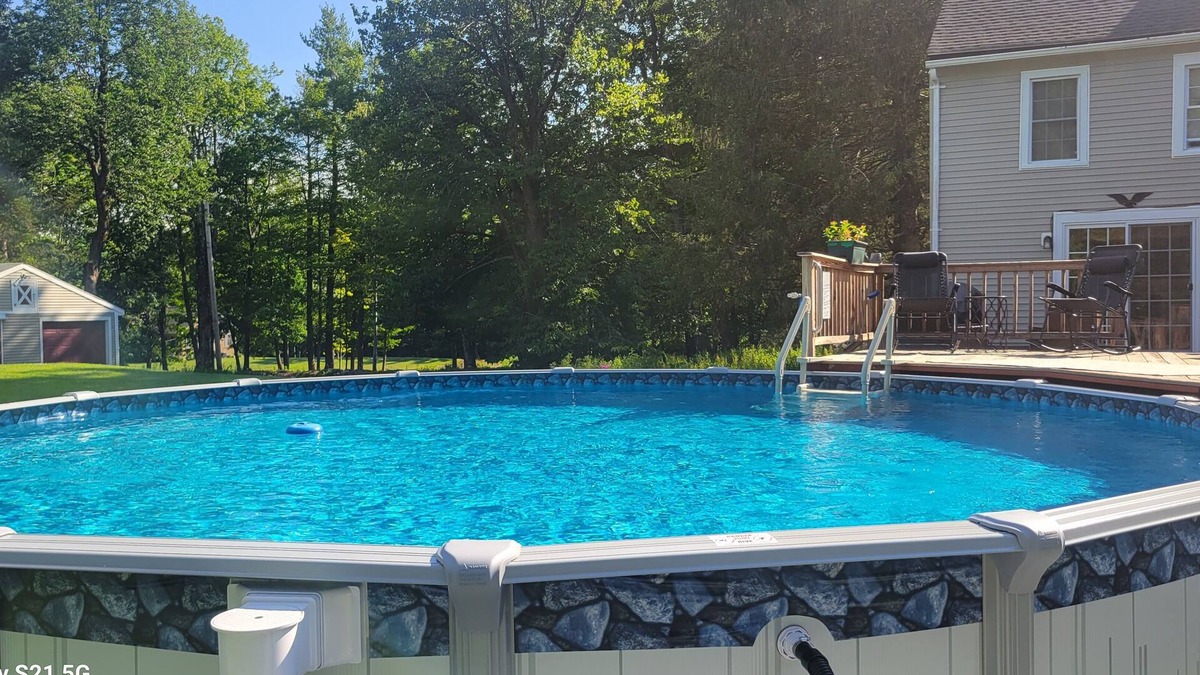 Blandford House | Beautifully Restored Federal Colonial. New pool,Large Deck, New Hot tub, privacy