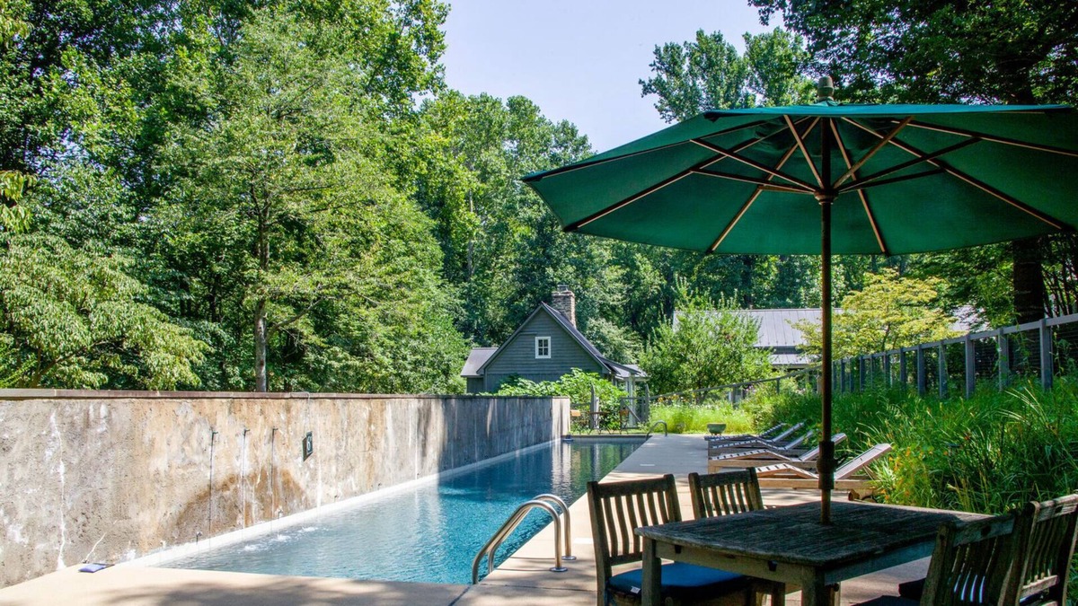 Charlottesville Cabin | Beautifully Rustic Cabin just 10 minutes from UVA, with pool!