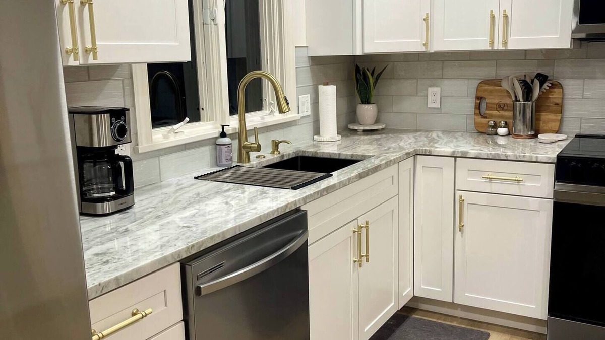 Rochester House | Beautifully updated 3BR near Airport/RIT/UofR/mcc