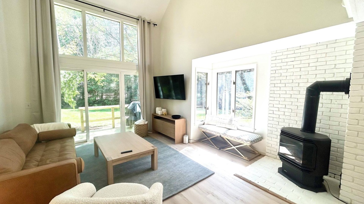 Grantham Condo | Beautifully Updated Eastman Condo