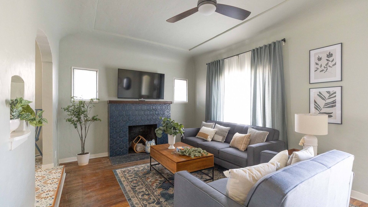 Mesa House | Beautifully Updated Historic Home conveniently located in downtown Mesa!