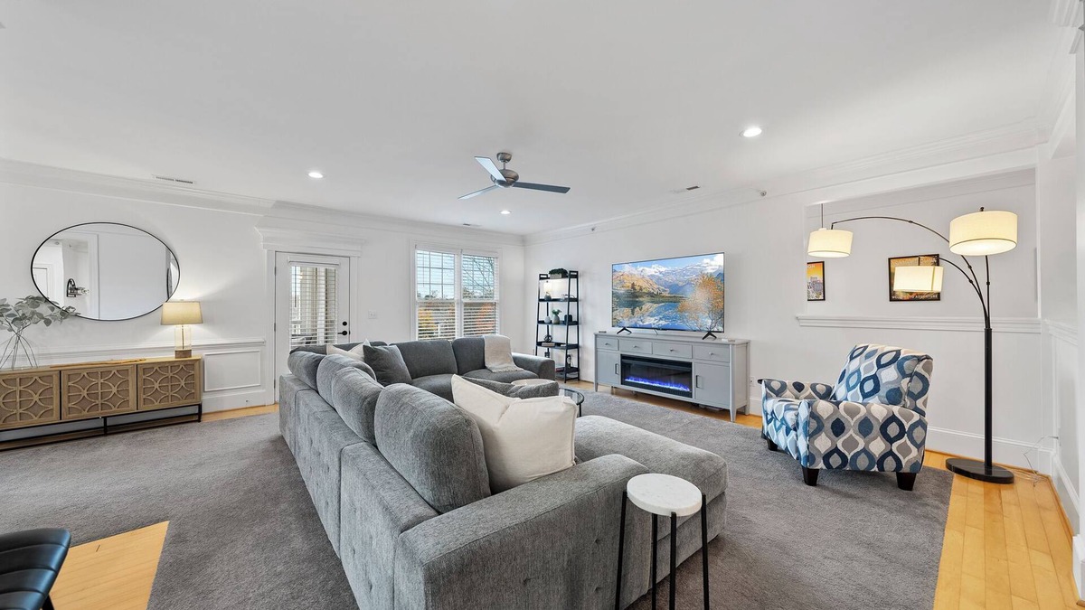 Cary Condo | Beautifully Updated Penthouse Condo in West Cary
