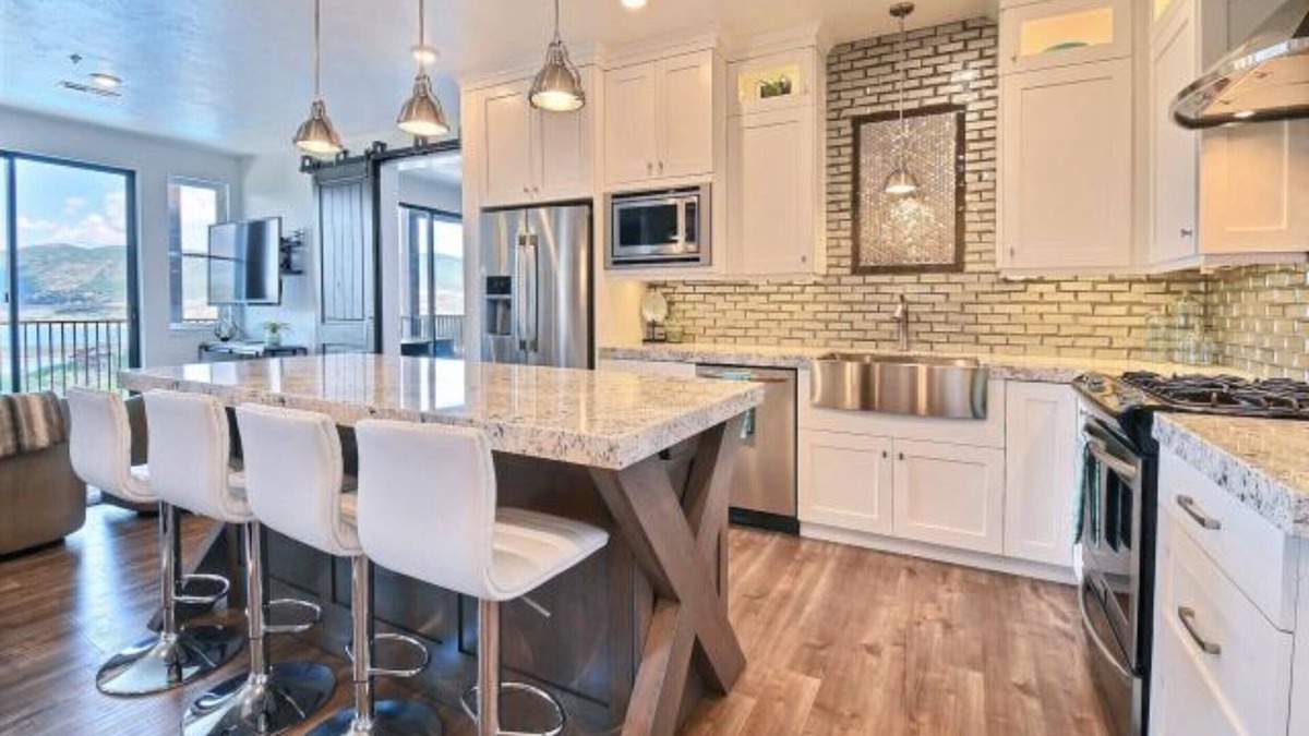 Park City Condo | Beautifully Updated Contemporary Deer Valley Condo