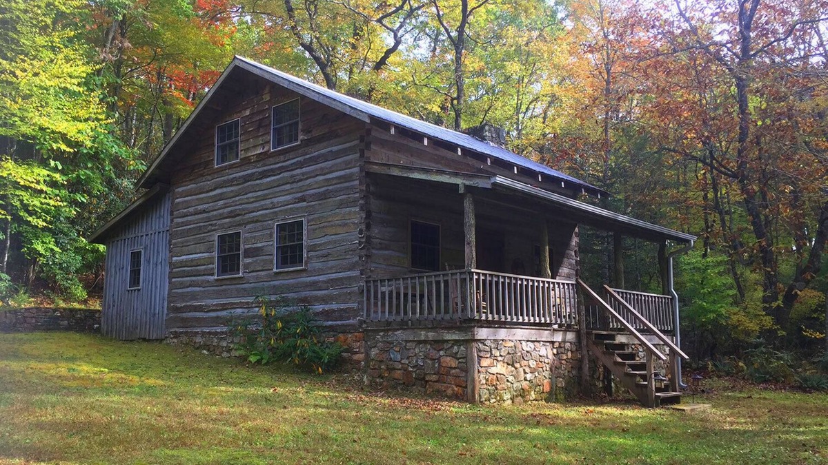 Spruce Pine Cabin | Beautifully-restored 200-year-old Log Cabin off the Blue Ridge Parkway