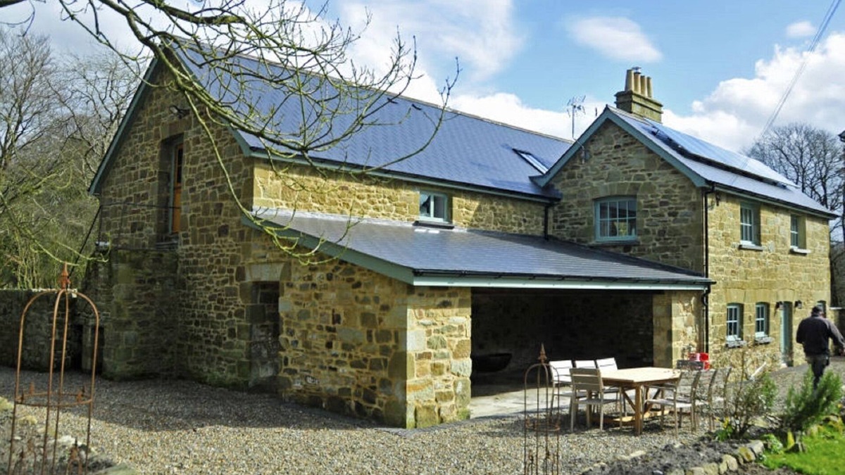 Tan-y-groes House | Beautifuly restored Coach House & Granary set in the grounds of Glaneirw Mansion