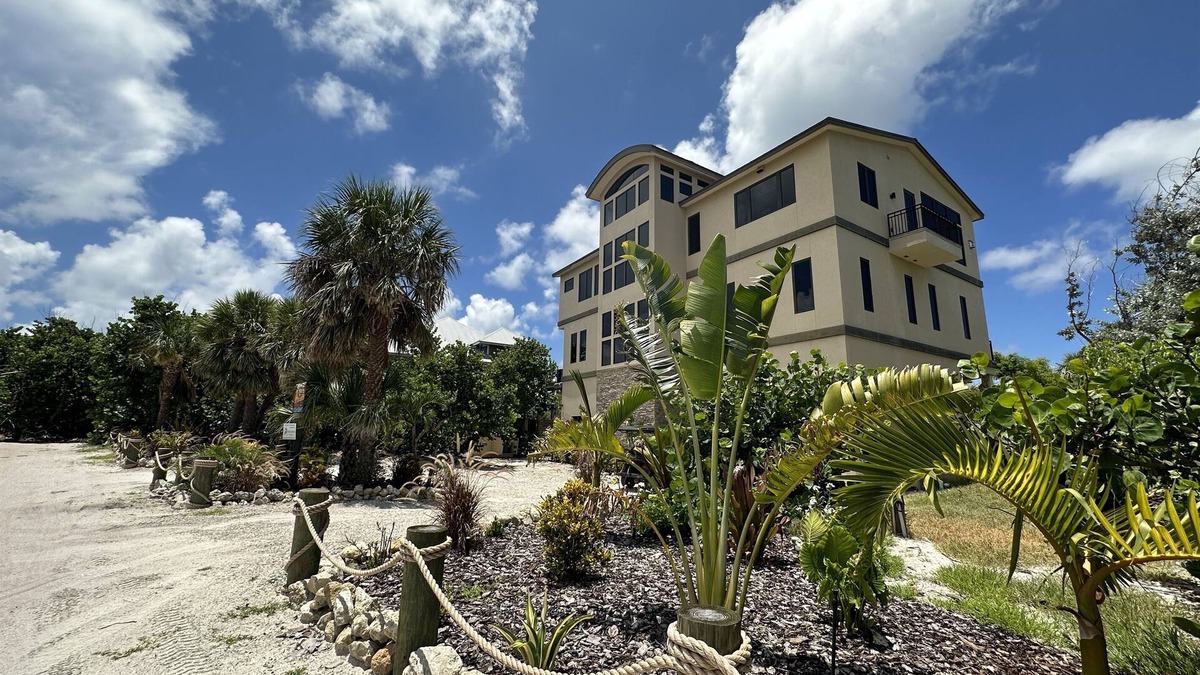 North Captiva House | BEAUTY AND THE BEACH- BEACHFRONT MANSION, HEATED POOL