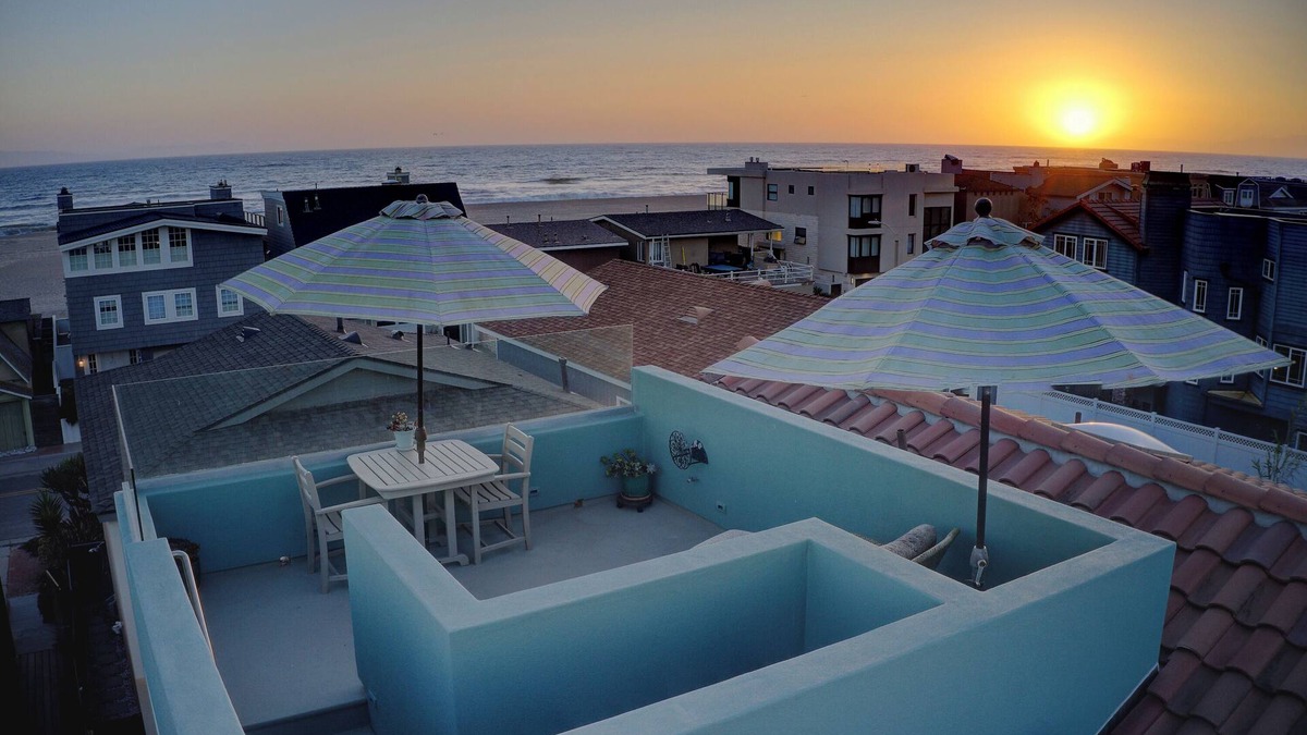 Hollywood Beach House | Beauty and the Beach offers Seaside Relaxation