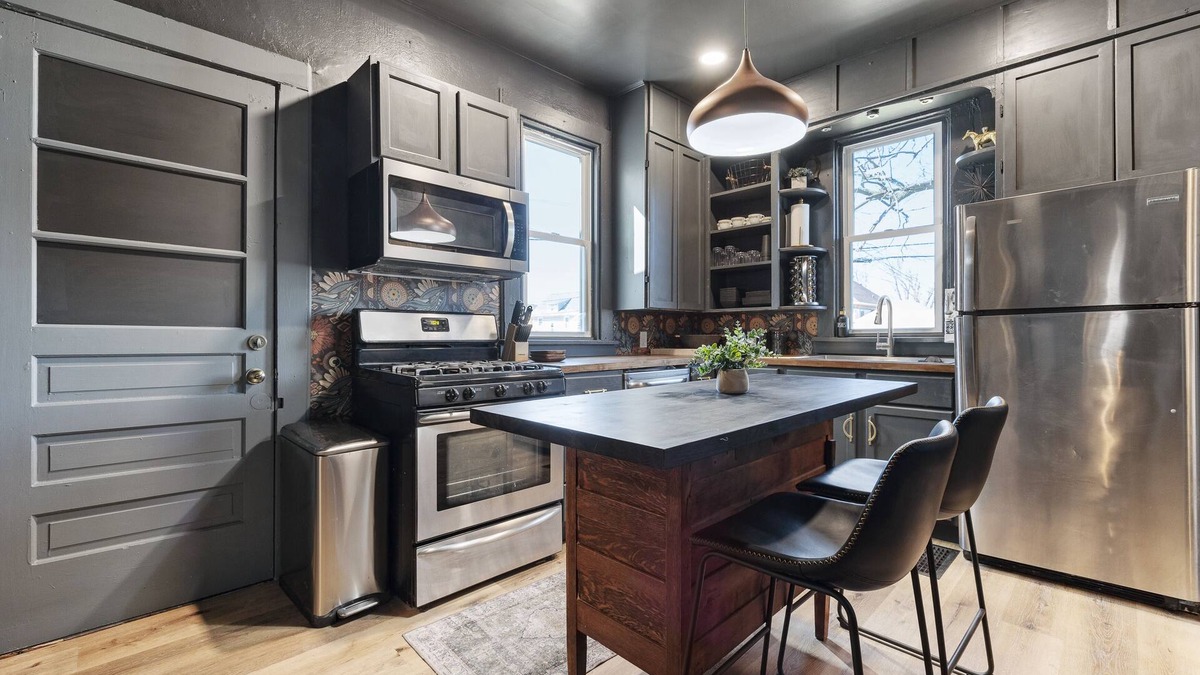 Marion Apartment | Beauty in the Heart of Marion!