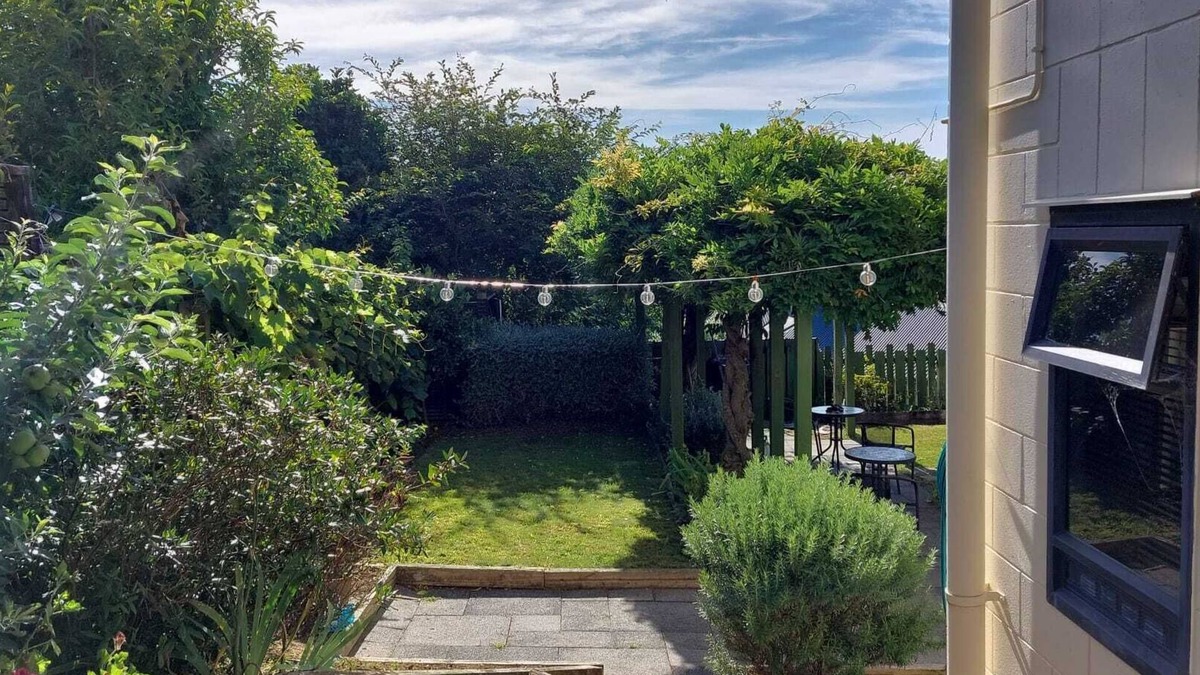 Te Awamutu House | Beauty with Panoramic Views of Mount Pirongia