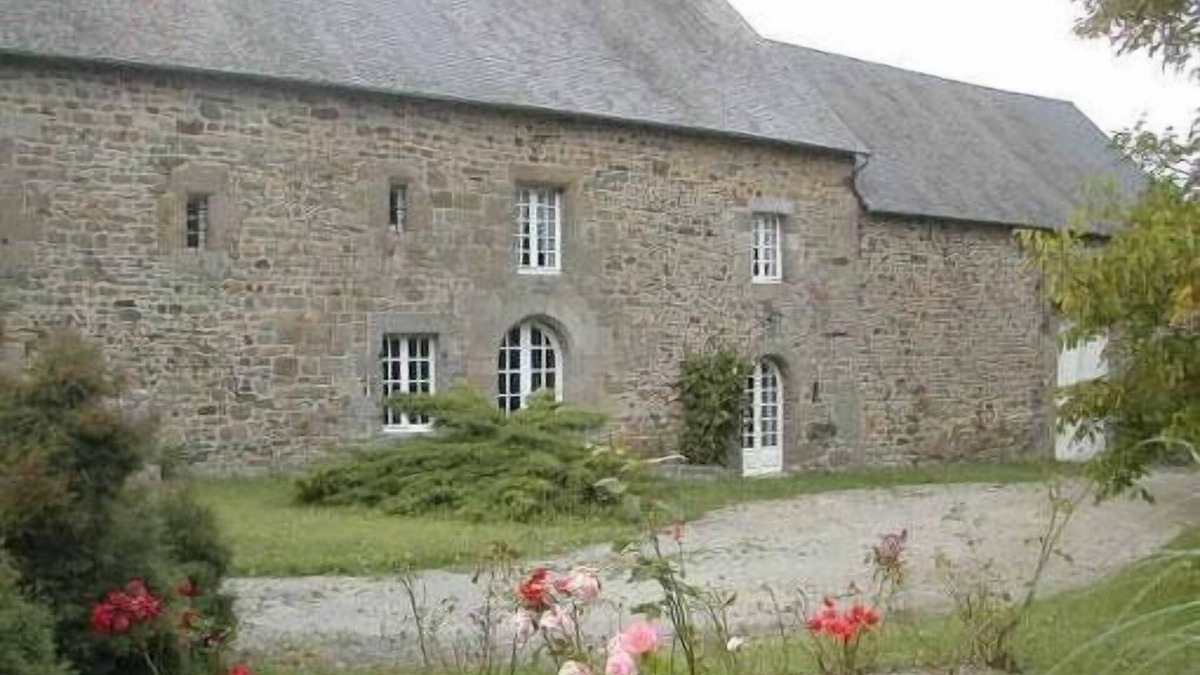 Roz-sur-Couesnon Cottage | Beauvoir mansion 8 km from the Mont Saint Michel.
