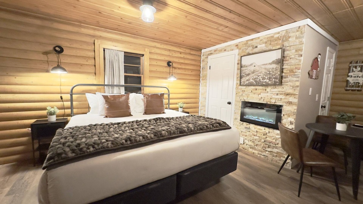 Crystal Lake Hotel | Beaver Meadows Resort Ranch