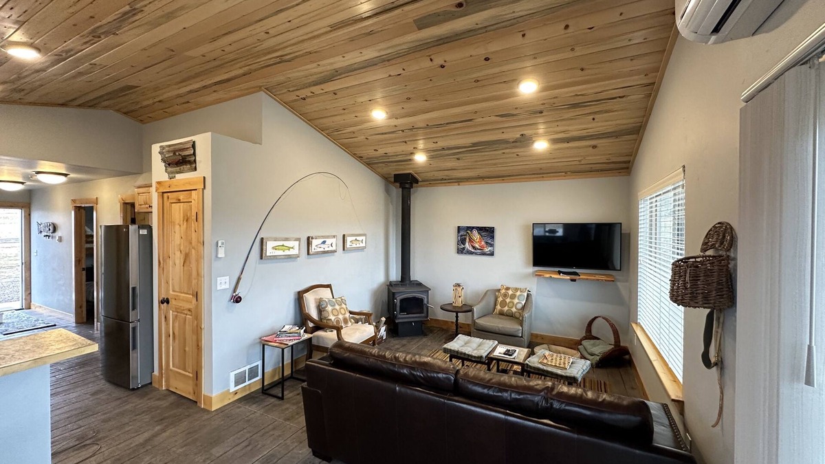 Dillon Cabin | Beaverhead Cabin Fly fishing Escape!
