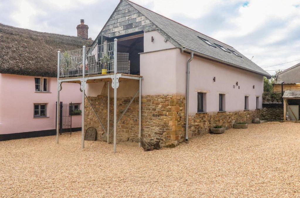 Okehampton House | Becket's Barn