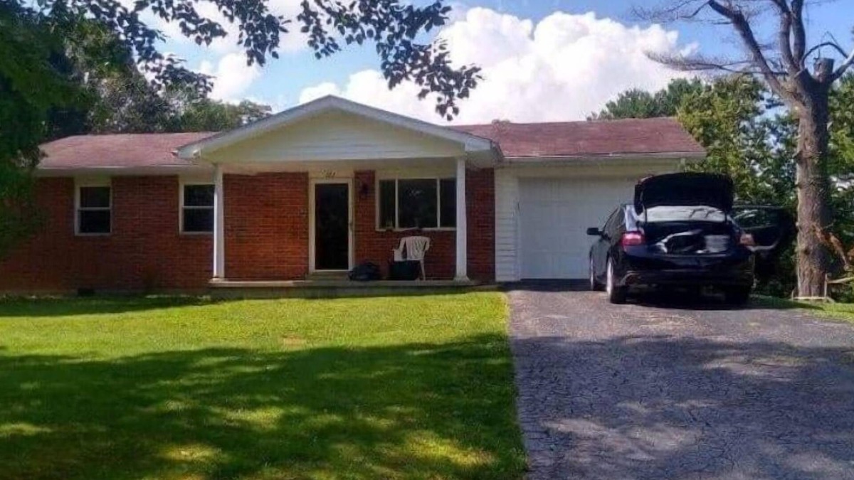 Bradley House | Beckley Escape . Near the Crossroads Mall and 20 minutes to the New River Gorge