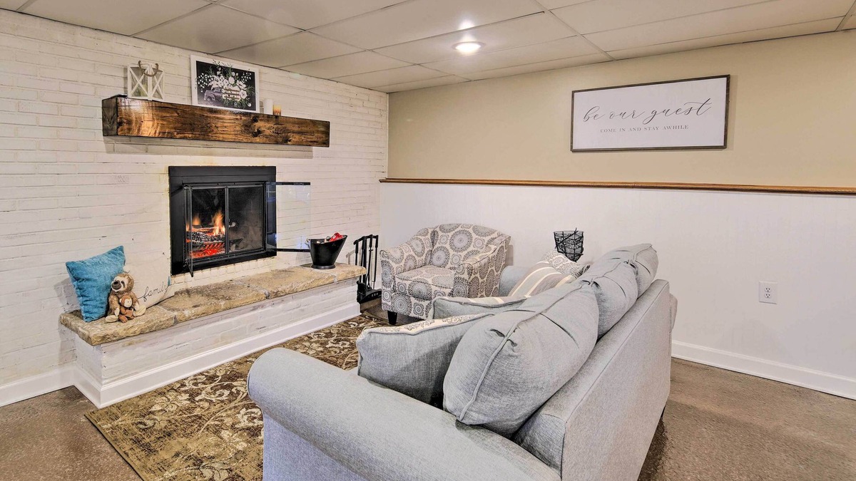 Eccles Apartment | Beckley Studio w/Hot Tub, 4 Mi to WVU Tech!