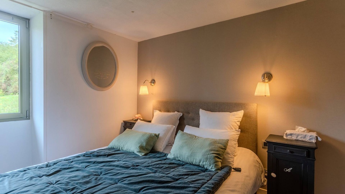 Arzacq-Arraziguet Bed & Breakfast | Bed and Breakfast 'Anémone' with Mountain View, Wi-Fi and Air Conditioning
