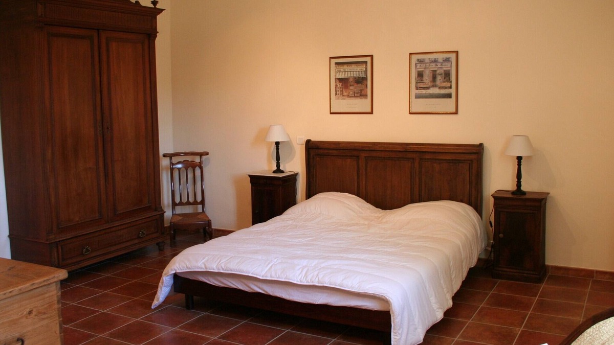 Conne-de-Labarde Bed & Breakfast | Bed and Breakfast "The Source