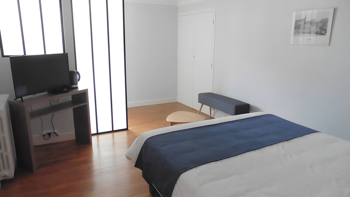 Laigne-en-Belin Bed & Breakfast | Bed and Breakfast 'Chambre Le Mans' with Shared Terrace, Shared Garden and Wi-Fi