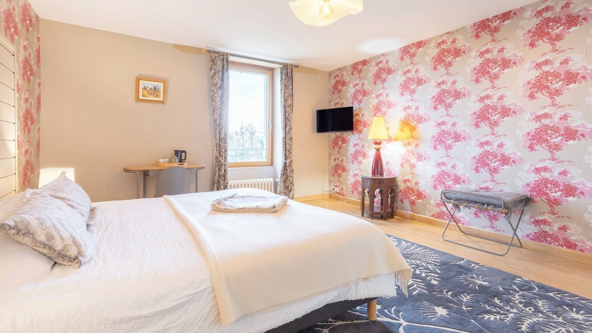 Concarneau Bed & Breakfast | Bed and Breakfast 'Anne De Bretagne' with Shared Terrace, Shared Garden and Wi-Fi
