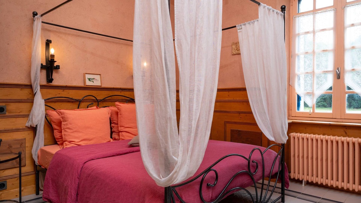 Pluvigner Bed & Breakfast | Bed and Breakfast 'Chambre Lancelot' with Shared Terrace, Shared Garden and Wi-Fi