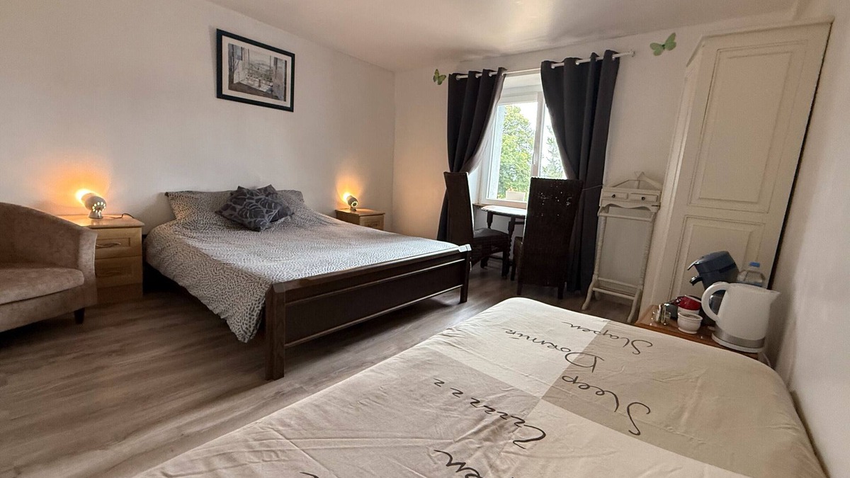 Champsac House | Bed and Breakfast 'Chambre 3 Et 4' with Lake View, Shared Pool and Shared Garden