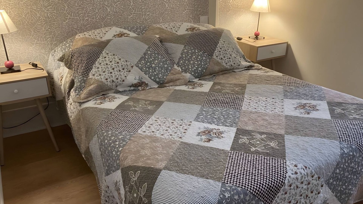 Segonzac Bed & Breakfast | Bed and Breakfast 'Chambre 4 - 2 Personnes' with Shared Pool, Shared Terrace and Wi-Fi