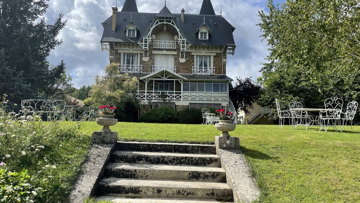 Poissy Bed & Breakfast | Bed and Breakfast, Charming House, 20 min From Paris , Garden