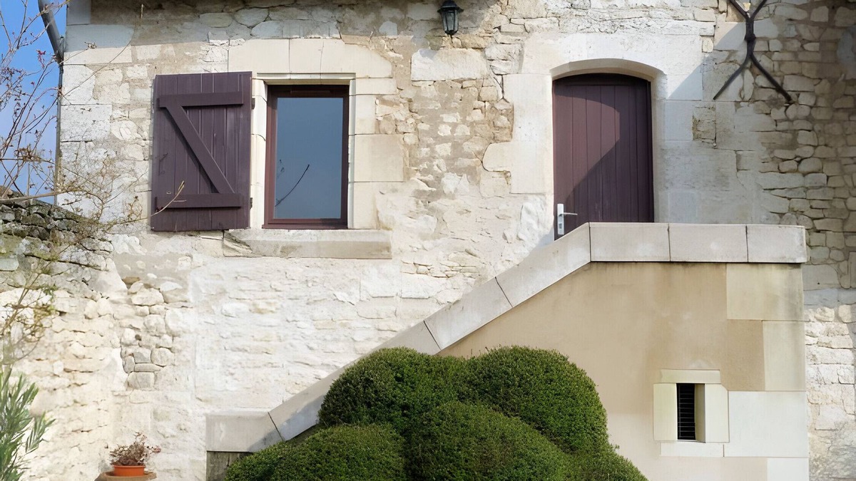 Tavant Bed & Breakfast | Bed and Breakfast 'Destination Paisibleue' with Shared Terrace, Shared Garden and Wi-Fi
