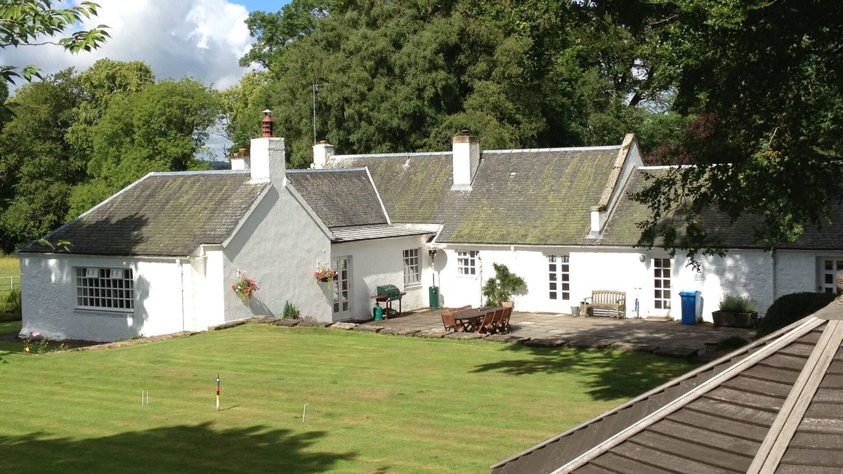 Glasgow Bed & Breakfast | Bed and Breakfast accommodation in a converted farmhouse