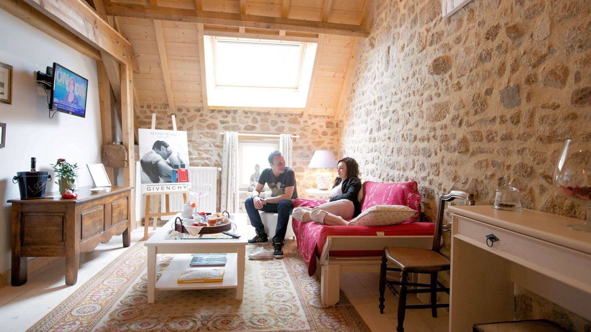 Naillat House | Bed and breakfast LA SUITE MARY CASSAT capacity 2 pers. Lounge and herbal tea room.