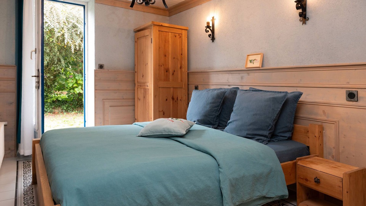 Pluvigner Bed & Breakfast | Bed and Breakfast 'Perceval' with Shared Terrace, Shared Garden and Wi-Fi