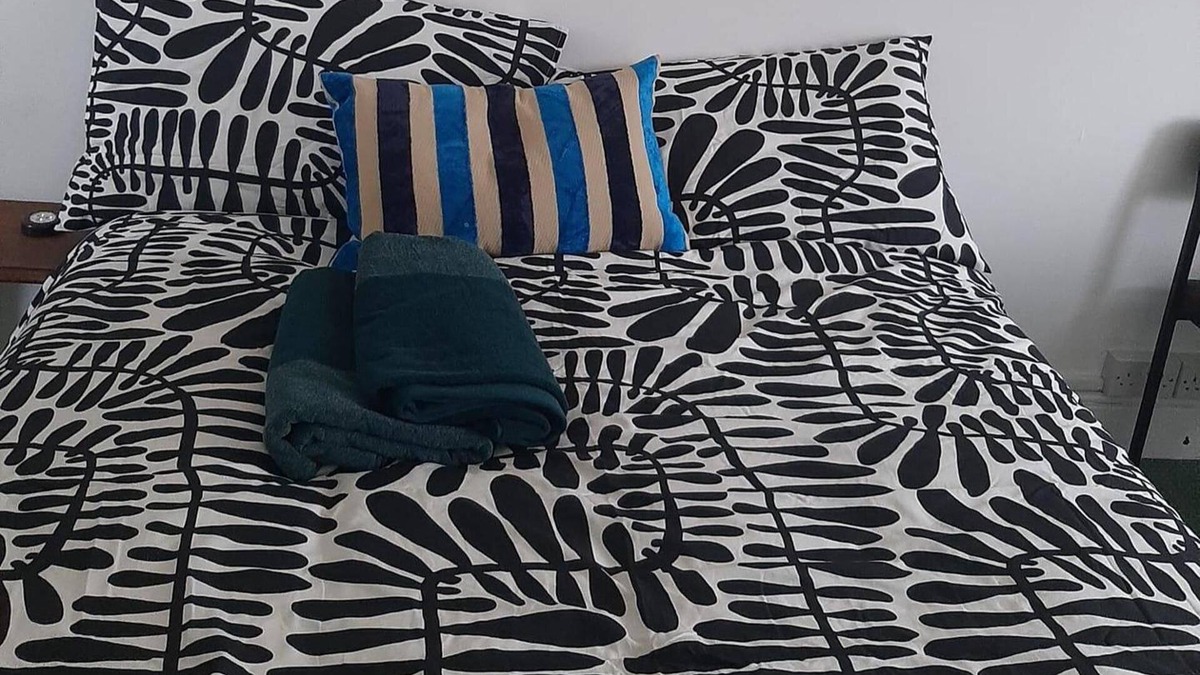 Newport Apartment | Bed, Contl Breakfast, Newport, Wales, Near Train